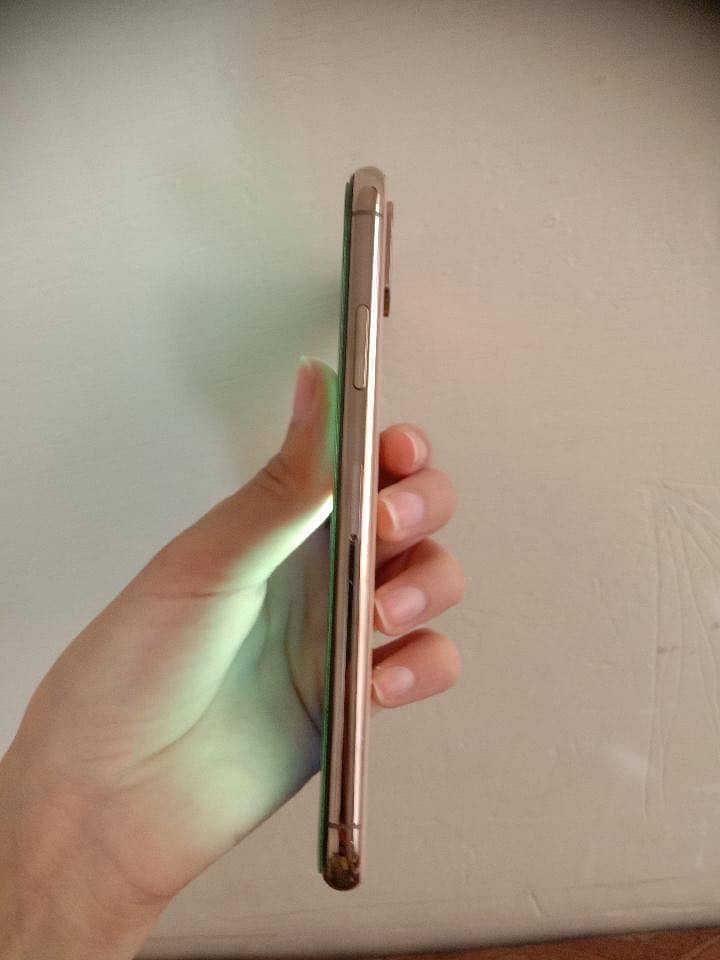 iPhone XS 3