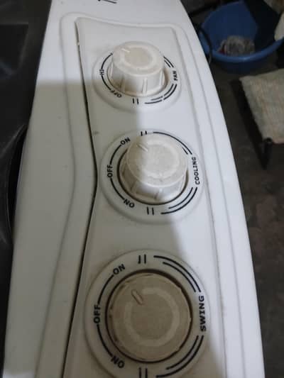 urgent sell cooler is good condition with 6 icc bags