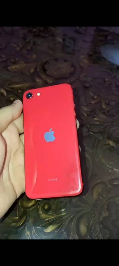 iPhone SE and Samsung A20