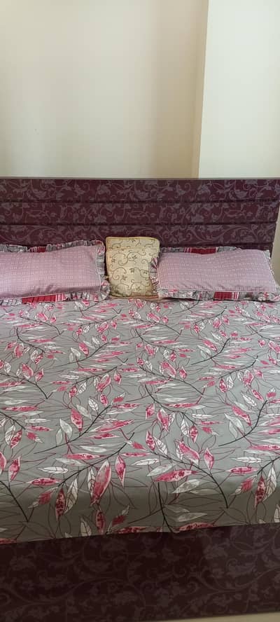 king bed with mattress