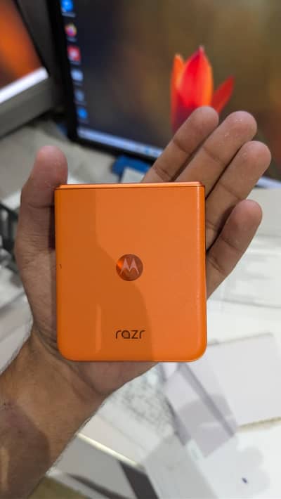 Motorola Razr 50 Non Pta E-Sim Working With Box (Unlock Phone)
