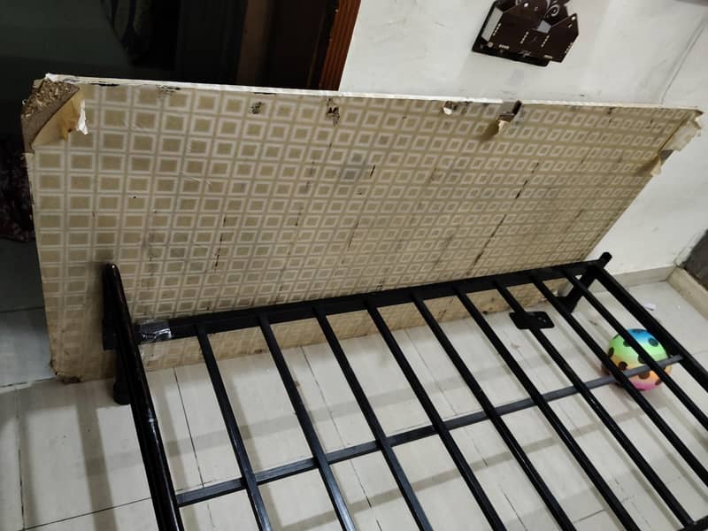 iron bed 0