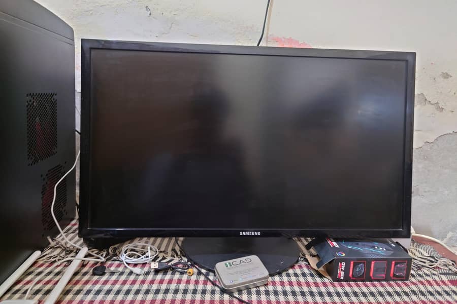 LCD for office work 1