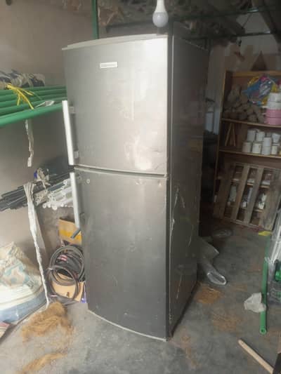 Home Used Frige for Sale – Good Condition & Fast Cooling