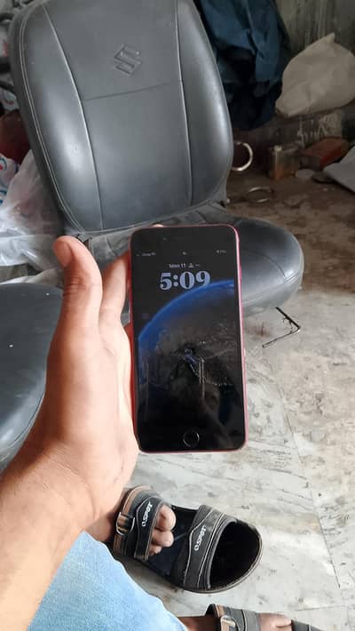 i phone 8 plus for sale 64 gB finger is not work tro to band he. sakne
