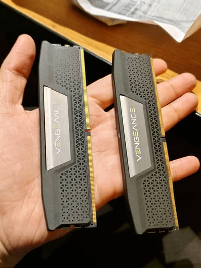 32 Gb single sticks ddr5 rams available at very good price