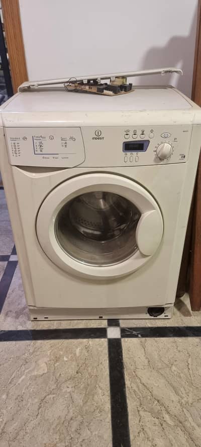 INDESIT WASHING MACHINE (OUT OF ORDER)