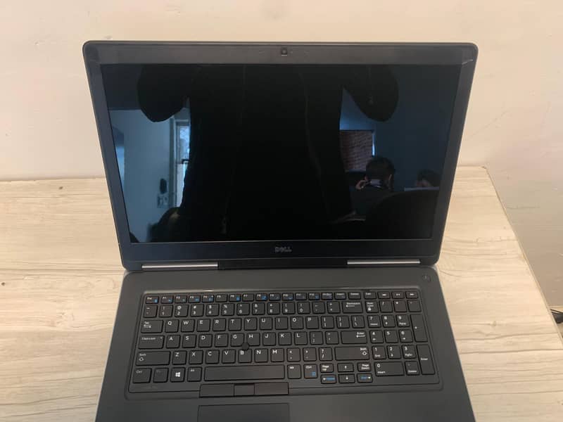 Dell precision 7720 1