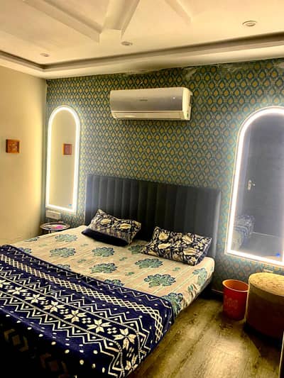 One bedroom apartment available on daily weakly basis in bahria town lahore and also available on short stay like 3/4 hours for couples and families