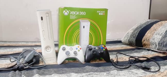 xbox 360 jailbreak with 2 controllers . HDMI . adapter . 80 games ins