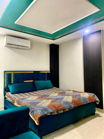 One bedroom apartment available on daily weakly basis in bahria town lahore and also available on short stay like 3/4 hours for couples and families