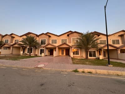Bahria Homes 152 Sq Yd Villa For Sale Precinct-10B. 3 Bedrooms | Drawing, Dining, Closed Italian Kitchen & TV Lounge. Near Entrance | Near Murree Point | Huge Greenbelt | Close to Parks, Mosques & Shopping Gallery. Just 8 Min Drive from Main Gate.