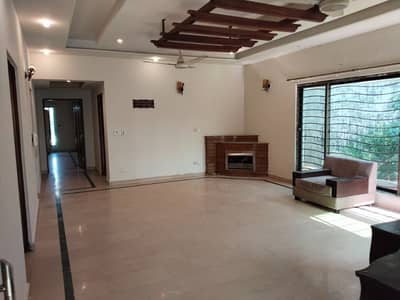 25 marla upper portion available for rent in HH block phase 4 DHA Lahore