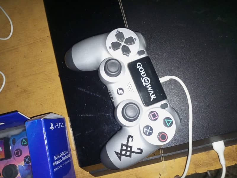 Playstation 4 | With two controllers 2