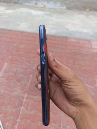 Bss thoda sa nechy side damage hai