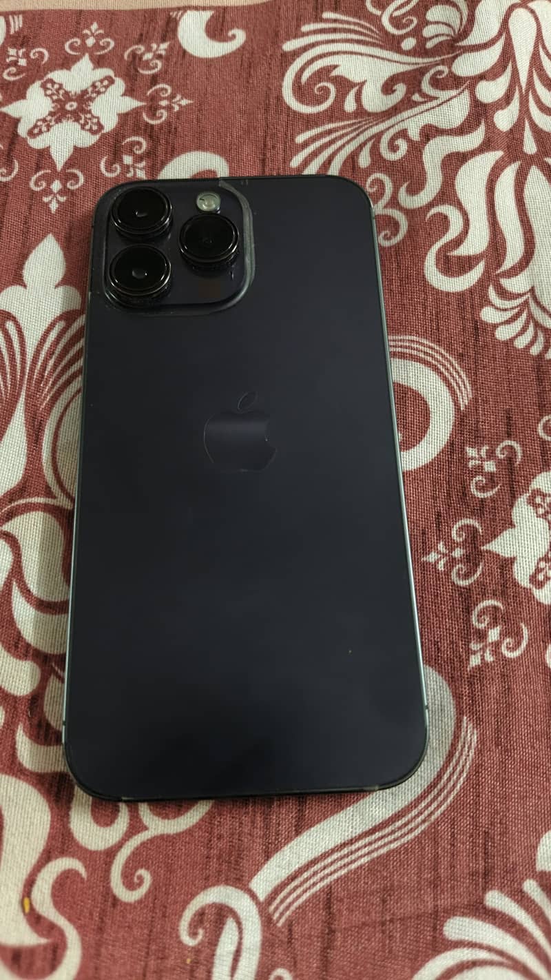 14 Pro Max 1