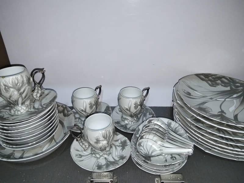 imported dinner set 0