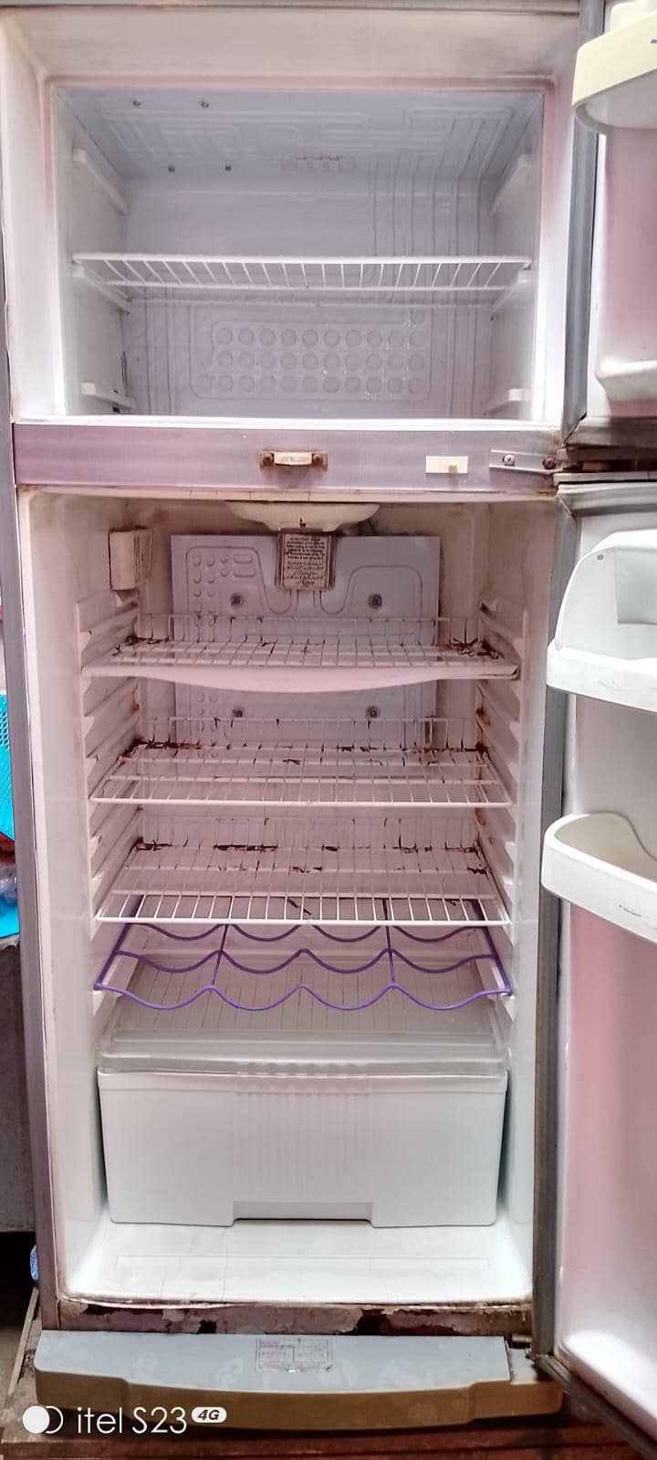 medium size fridge 0