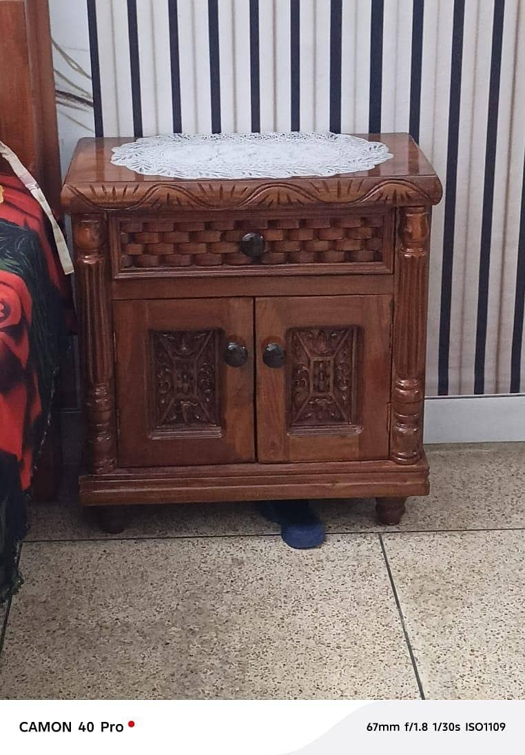 bed dressing side table 3