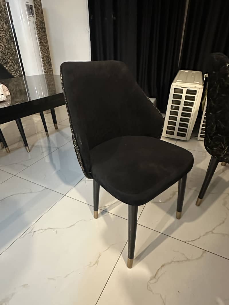 Dining table 6 seater 4