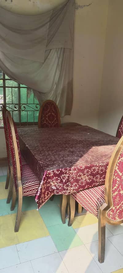 dinning table with 6 chairs