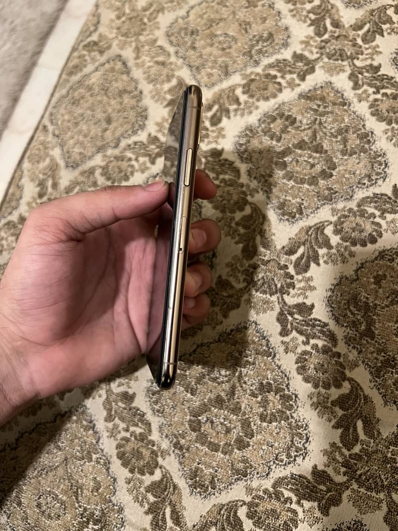 IPhone XS 4