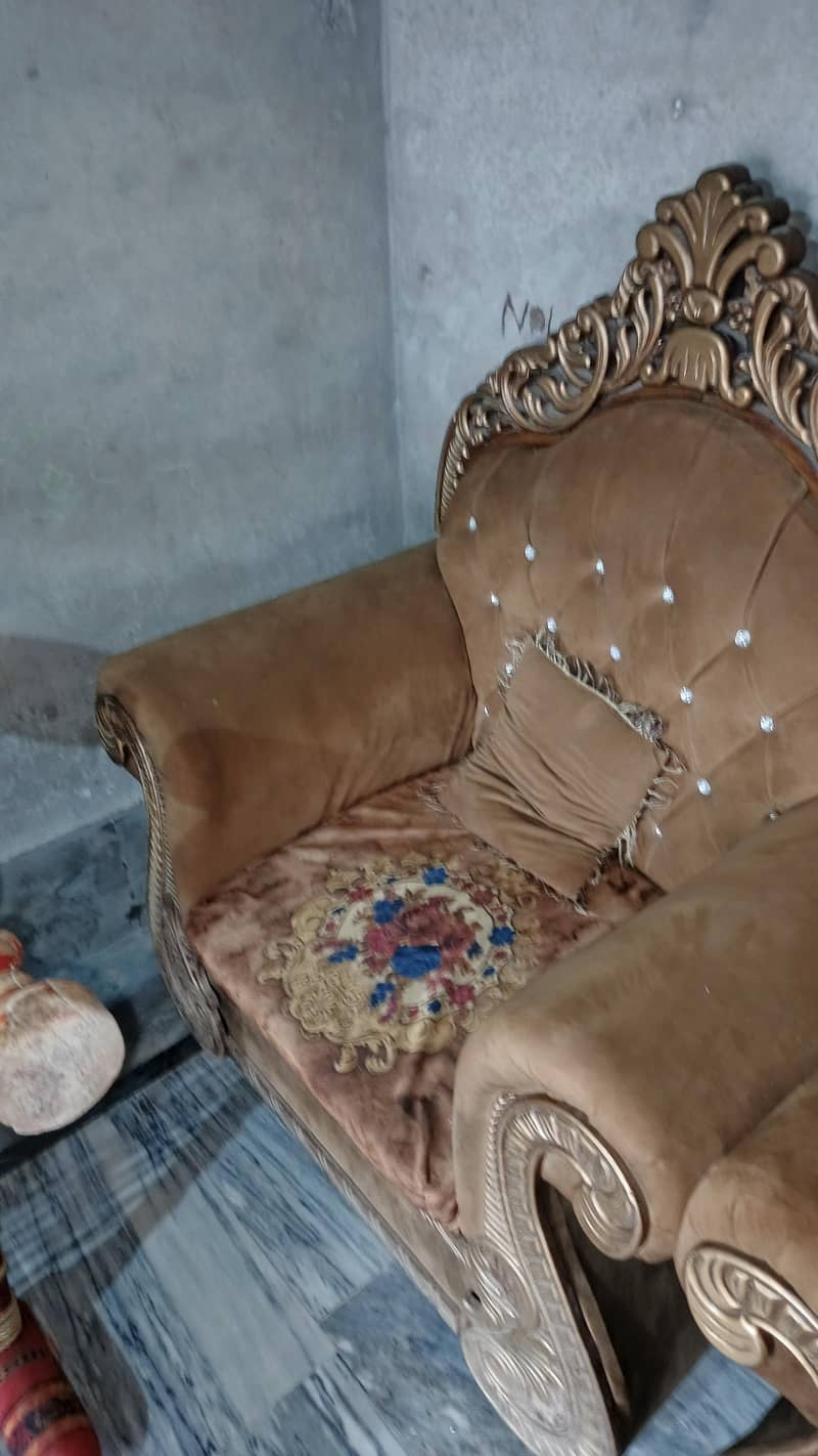 3 sofa hai 4