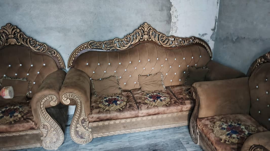 3 sofa hai 5