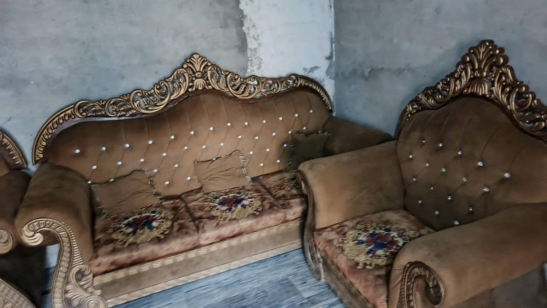 3 sofa hai 6