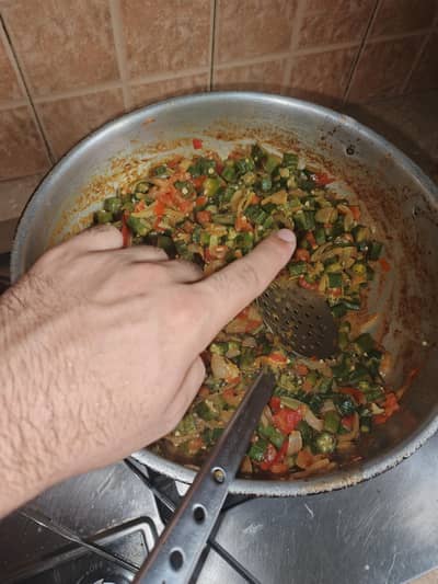 gar k lea cook chia naik emandar ho job apna gar samj k kam kar saky
