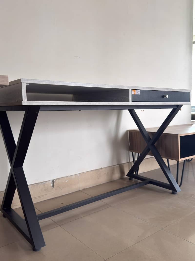 Computer/Study Table 18