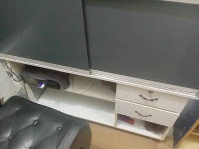 Glass Counter For Mobile Shop – Chichawatni –21,000 – Minor Chip