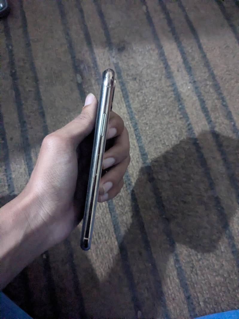 iphone xs 4
