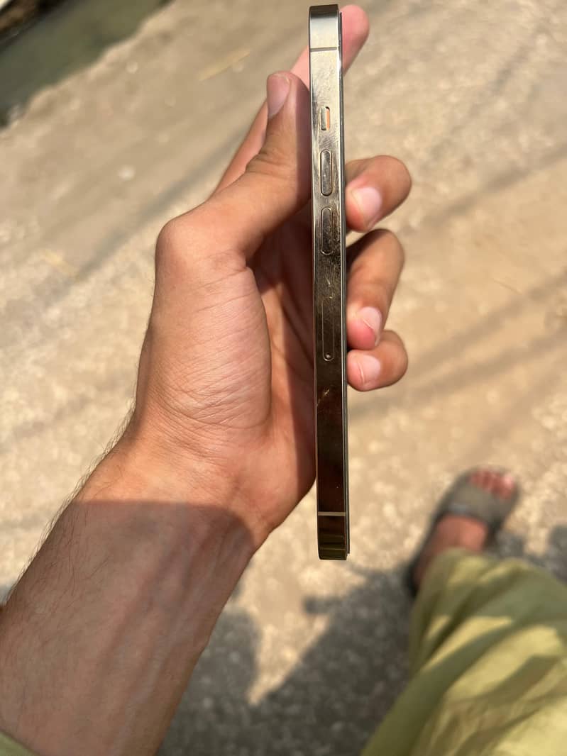 iphone 13 pro 2
