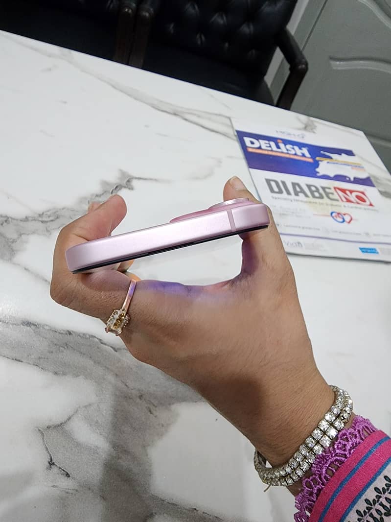 Apple iPhone 15 7
