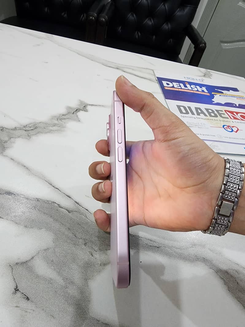 Apple iPhone 15 10