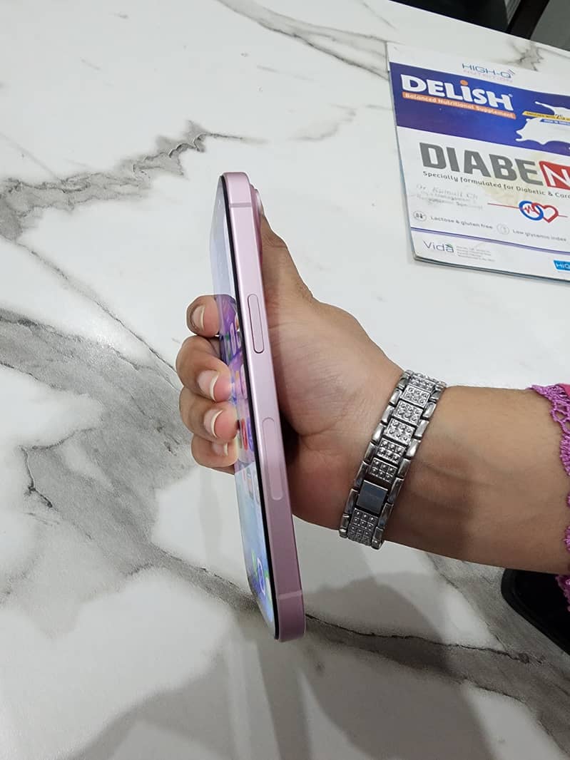 Apple iPhone 15 11