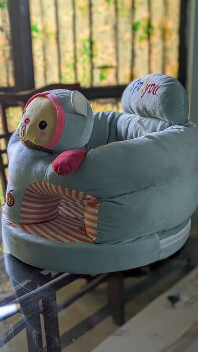 Baby sitter sofa