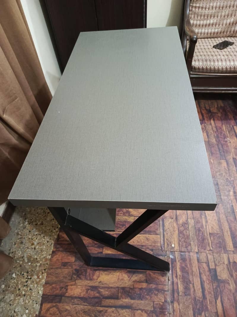 computer table 3