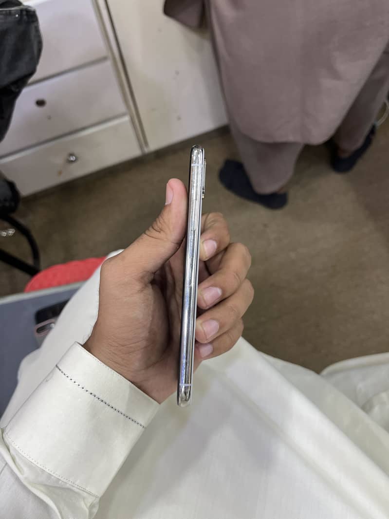 IPHONE X 3