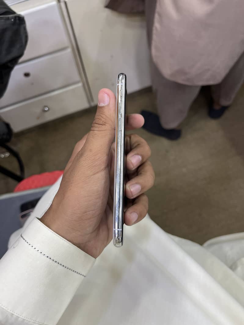 IPHONE X 4
