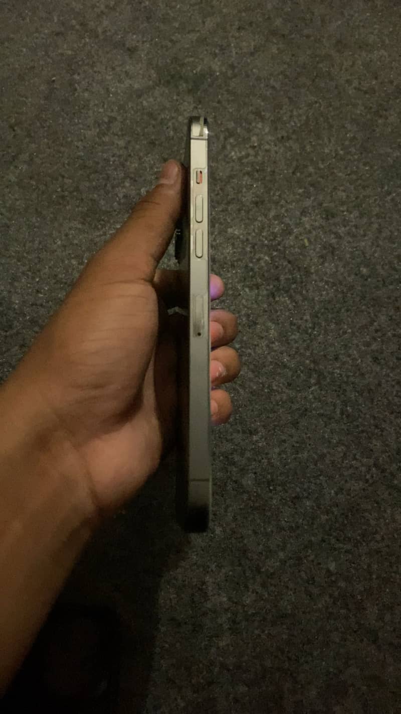 Iphone 12 pro max 4