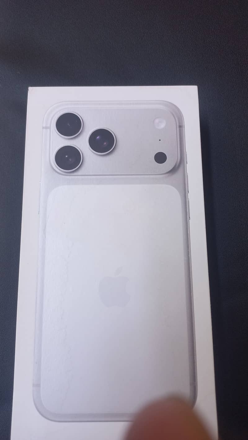 Apple iPhone 17 Pro Max 0