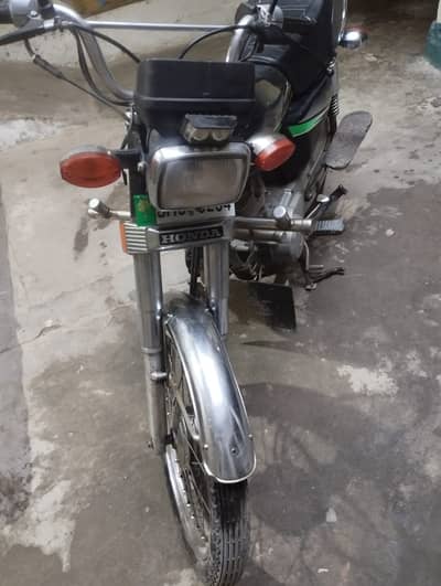 Down/old model Honda CG 125 2001, great condition