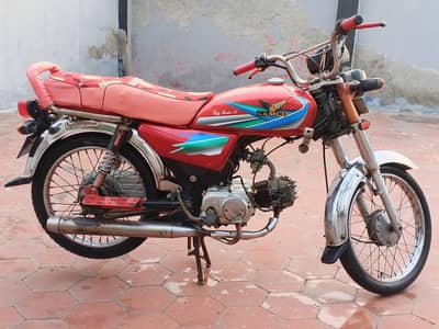 Zxmco 70cc 2017 model back tyre New  lagwaya hai ab