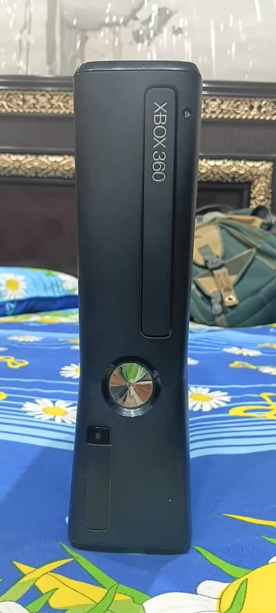 Xbox 360 Console With 2 Controllers