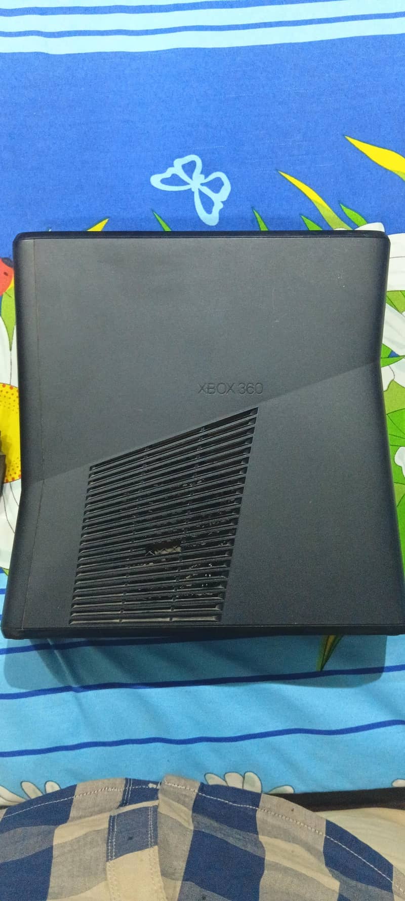 Xbox 360 Console With 2 Controllers 1