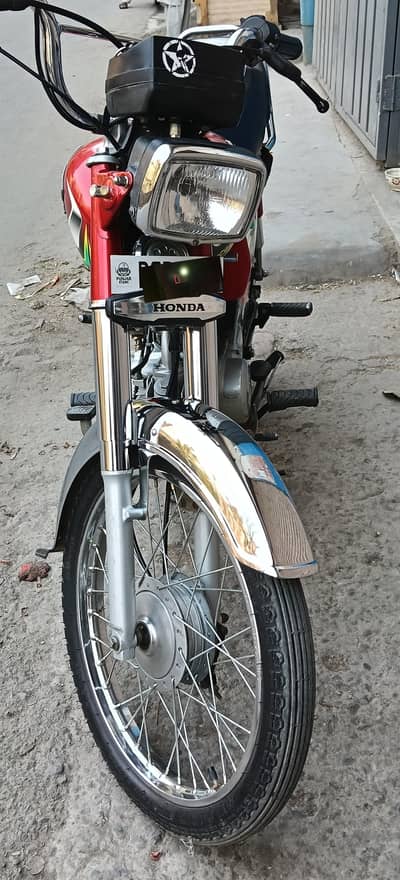 cd70 2022 model hai 21 k end per nikli hai silver slender hai
