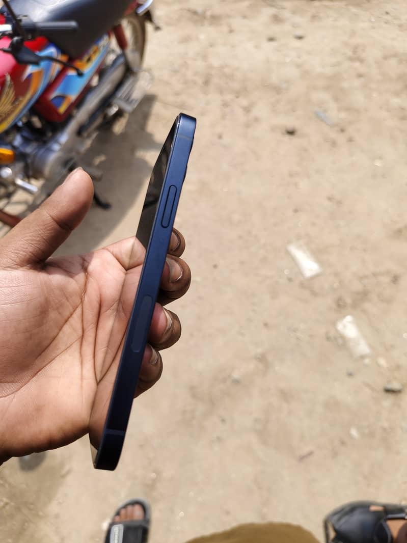 iPhone 12 2