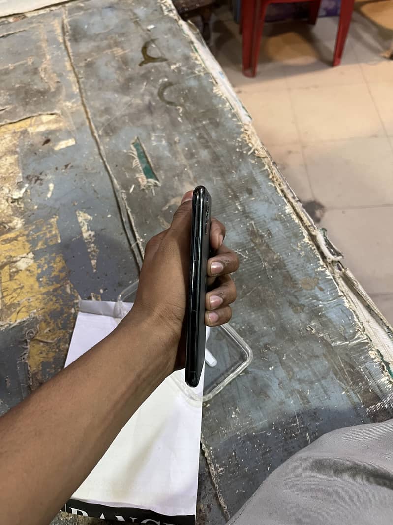 IPHONE 11 PRO 2